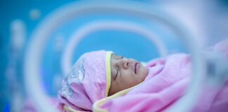 Novorozenecká řešení: Vše, co potřebujete vědět o fototerapii žloutenky